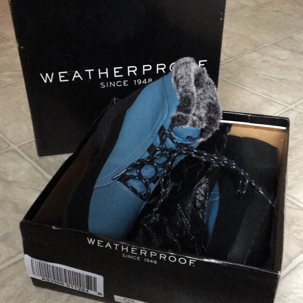 Weatherproof Boots - Picture 5 of 5